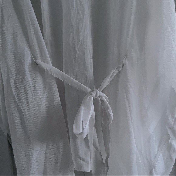 Sheer white Flowy tunic with embellished neckline - Picture 4 of 9